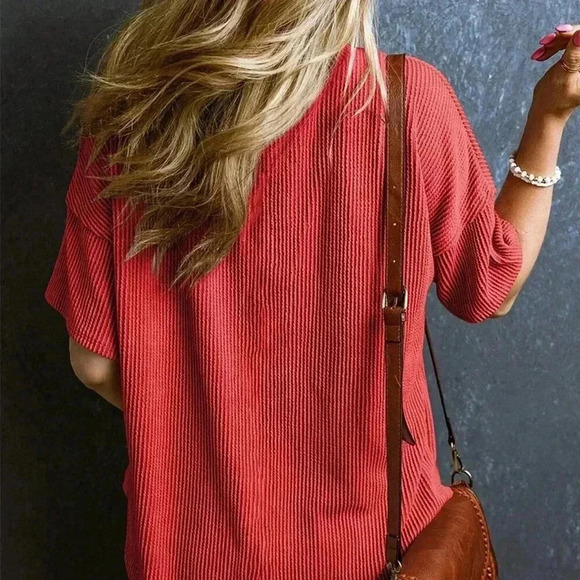 Redwood Casual Women's Twisted Threaded Short-Sleeved T-Shirt - Picture 2 of 6